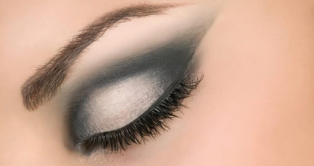 Agrandar mirada con maquillaje