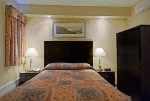 Econo Lodge Inn & Suites Downtown (Hoteles en Toronto)