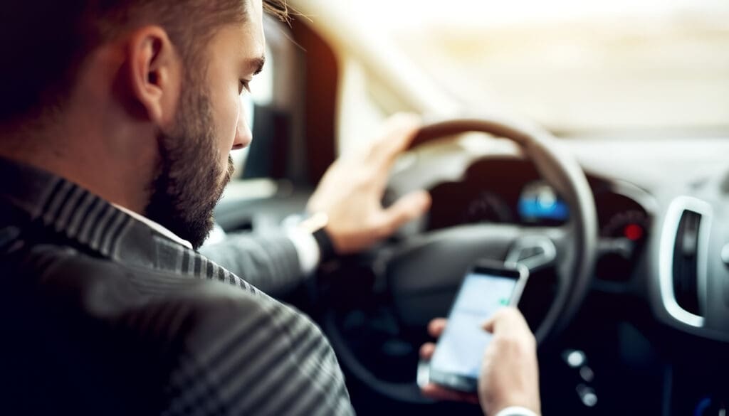 manejar sin distracciones - Evitar Accidente de tránsito