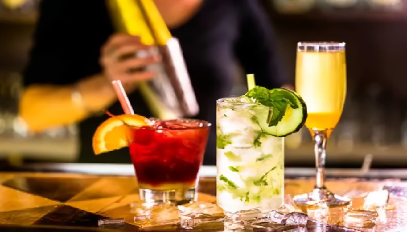 Cocteles y Bebidas