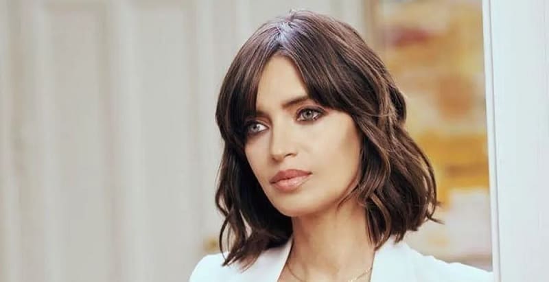 Corte bob en cuña con flequillo para rejuvenecer