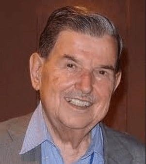 Academico-Honorario-Efraim-Otero-Ruiz-1.jpg