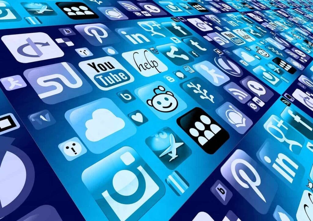 Herramientas de inteligencia artificial para la escucha activa en redes sociales