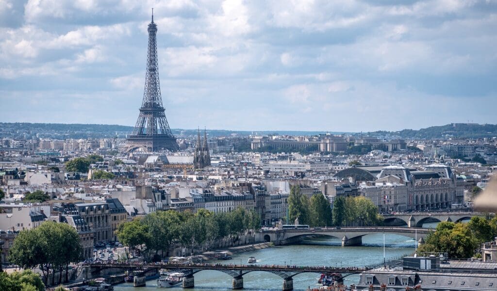 La calificación crediticia de Francia cae