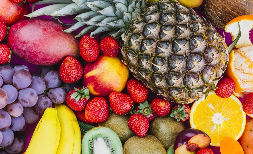 frutas tripicales-uvas-fresas-pina-kiwi-banano