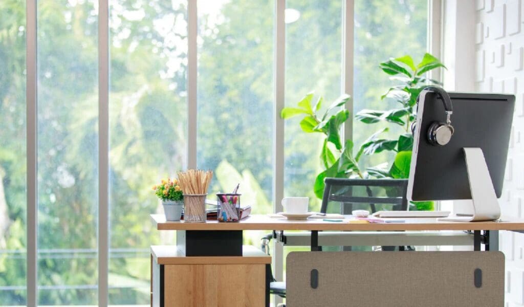 Guía de equipamiento básico para estaciones de trabajo saludables